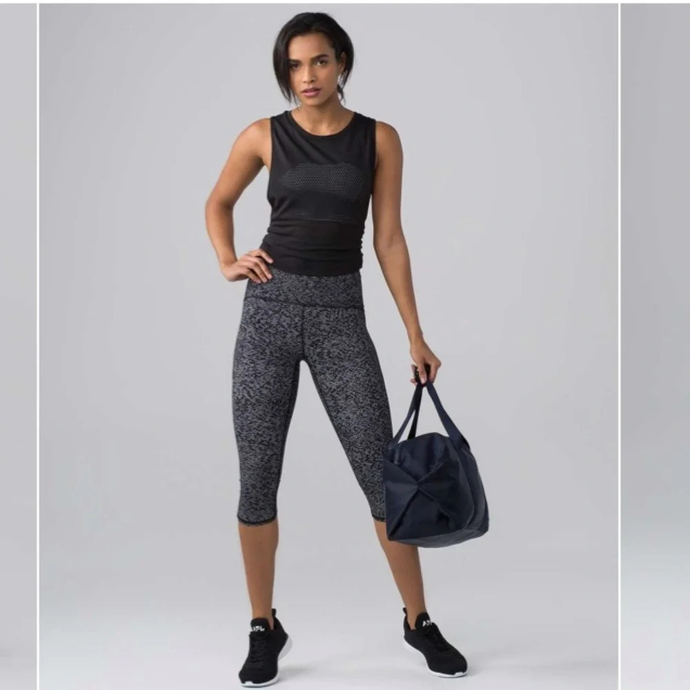 Lululemon Train Times Crop 17 inches Soundwave White Black / Black Polka Dots 10